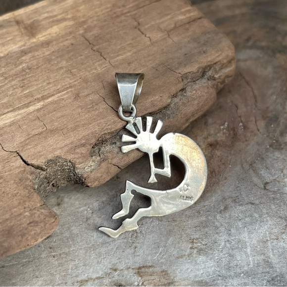 Vintage Kokopelli Native American Fetish Pendant in Sterling & Blue Fire Opal - Picture 2 of 12
